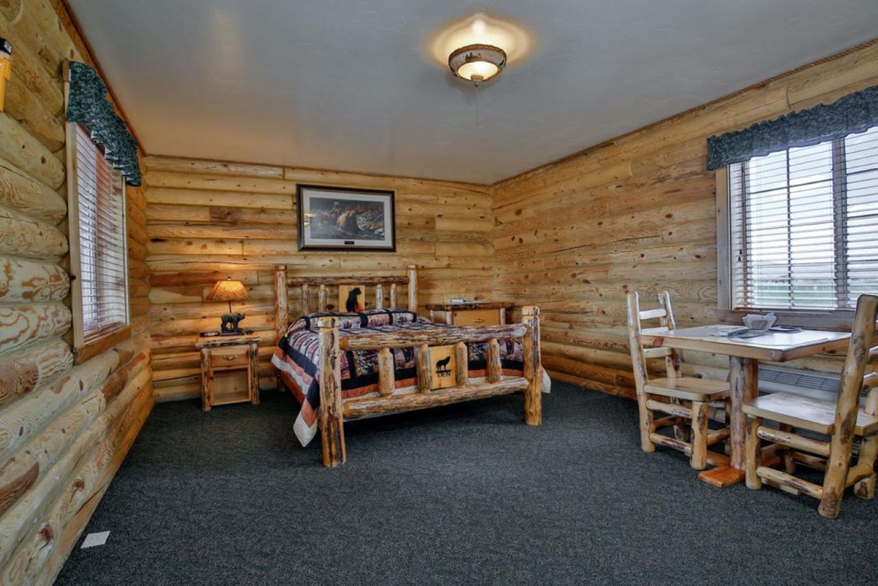 Wolf Den Log Cabin Motel And Rv Park Thayne Exterior photo