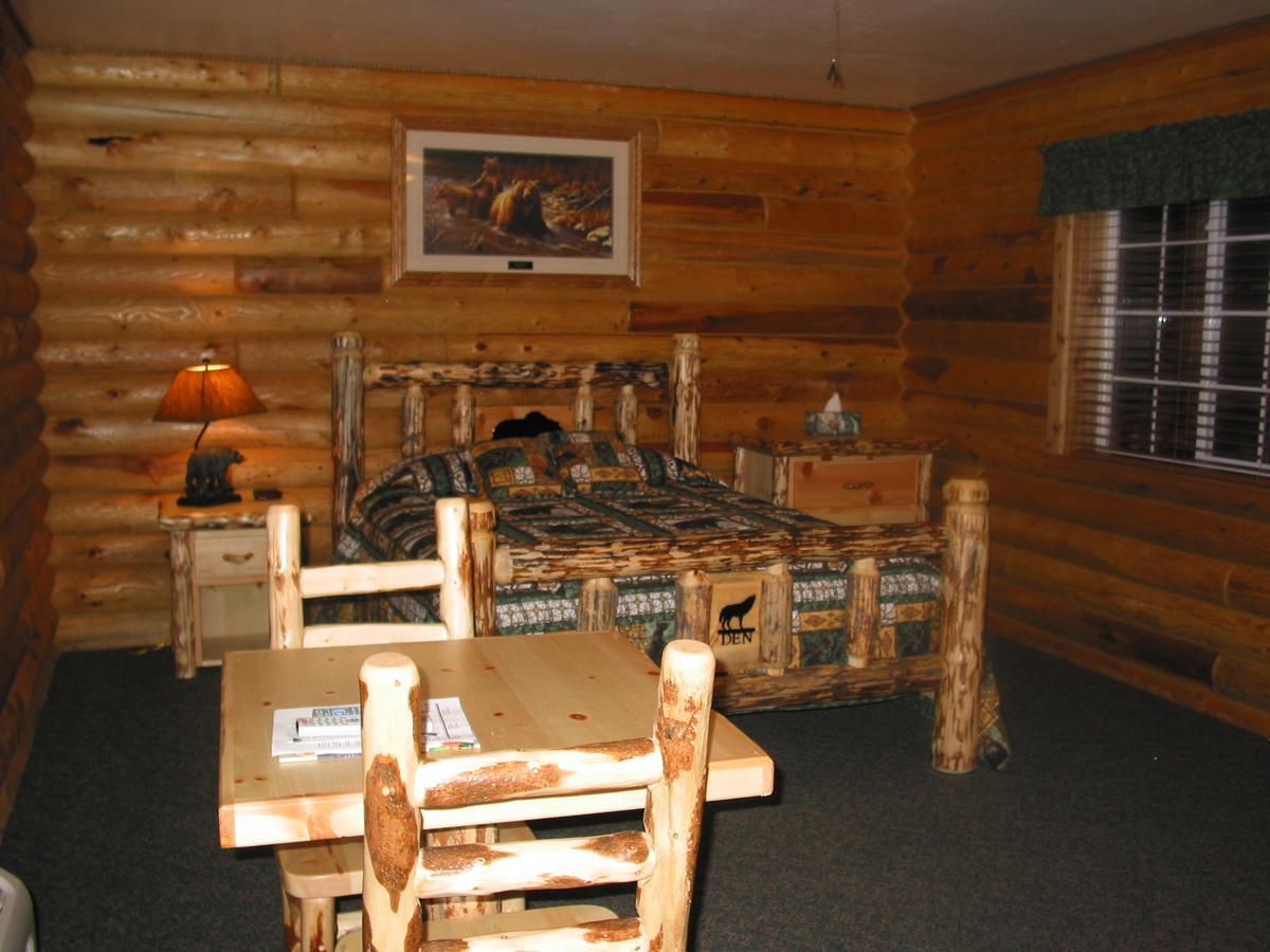 Wolf Den Log Cabin Motel And Rv Park Thayne Exterior photo