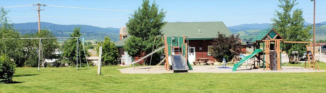 Wolf Den Log Cabin Motel And Rv Park Thayne Exterior photo